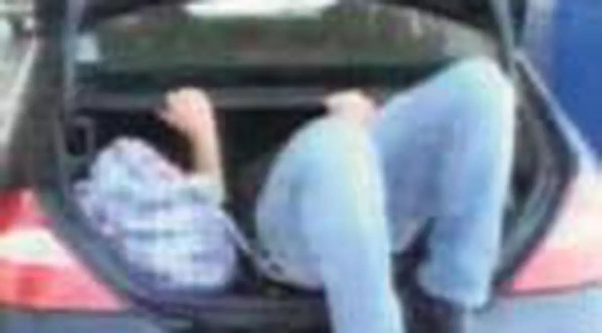 Trecea granita in portbagaj