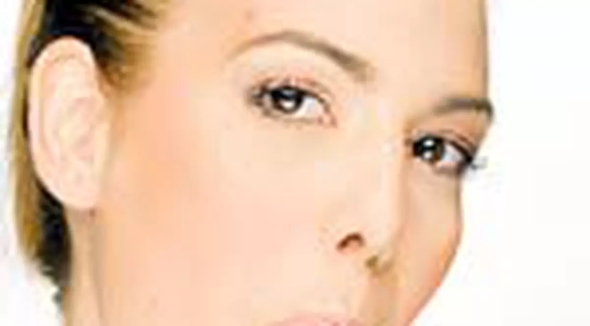 Suzana Rosca, din 'Vocea inimii', si-a pus piercing in limba