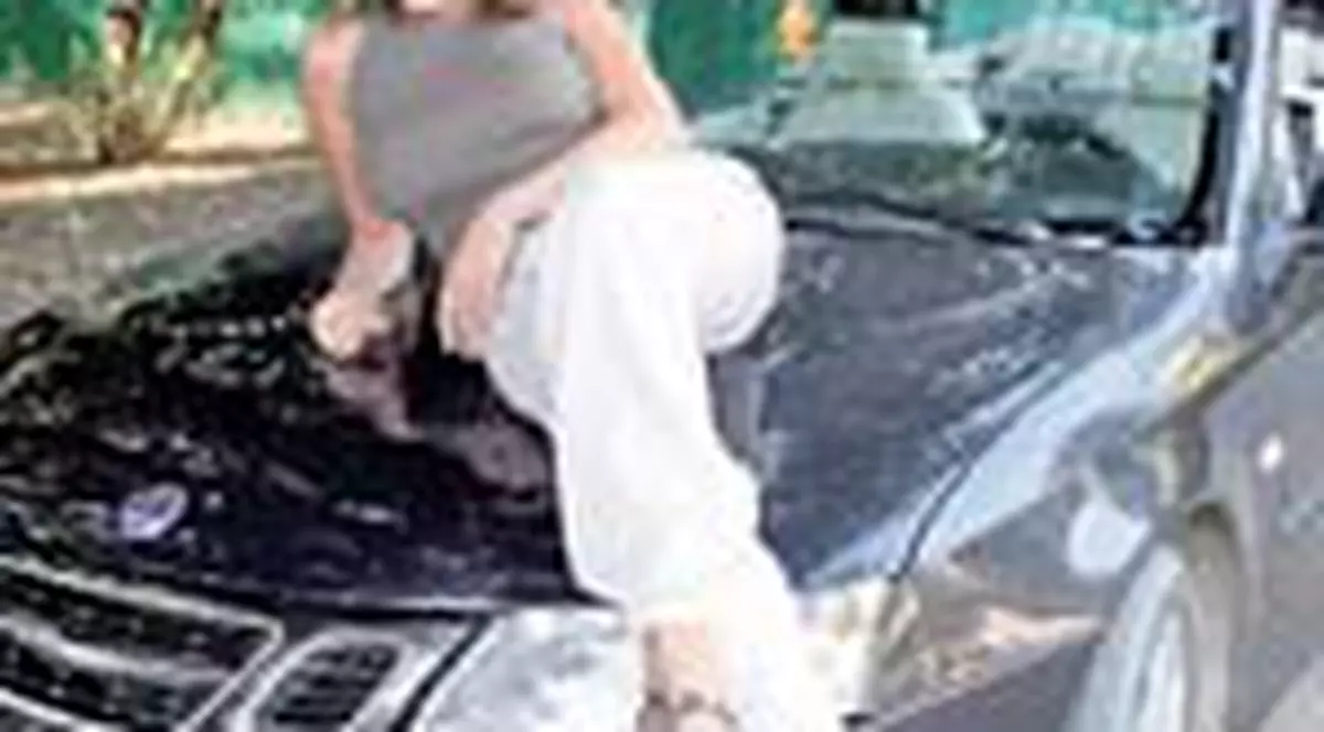 Rocsana Marcu si-a luat decapotabila de 43.000 de euro