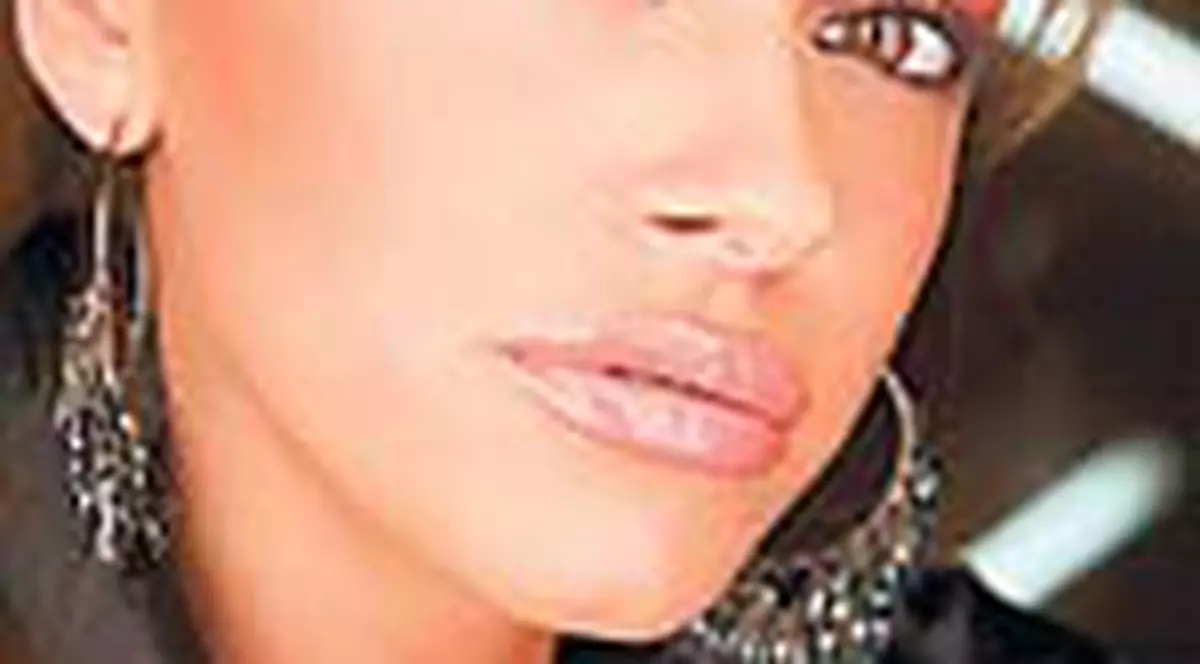 Anda Adam promoveaza suplimente nutritive