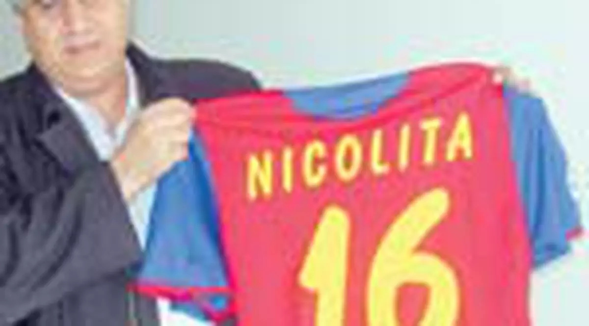 Hussein l-a luat pe Banel din statia de tramvai