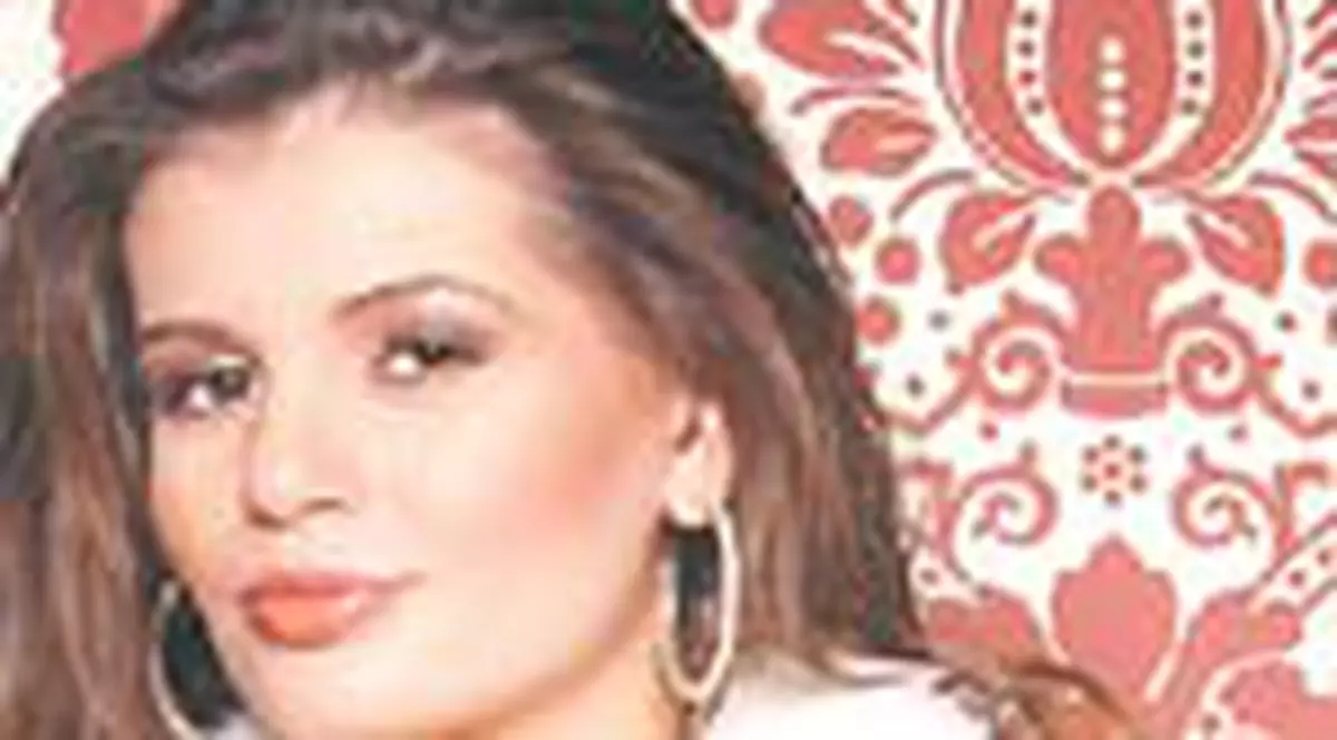 Monica, gravida pe podium