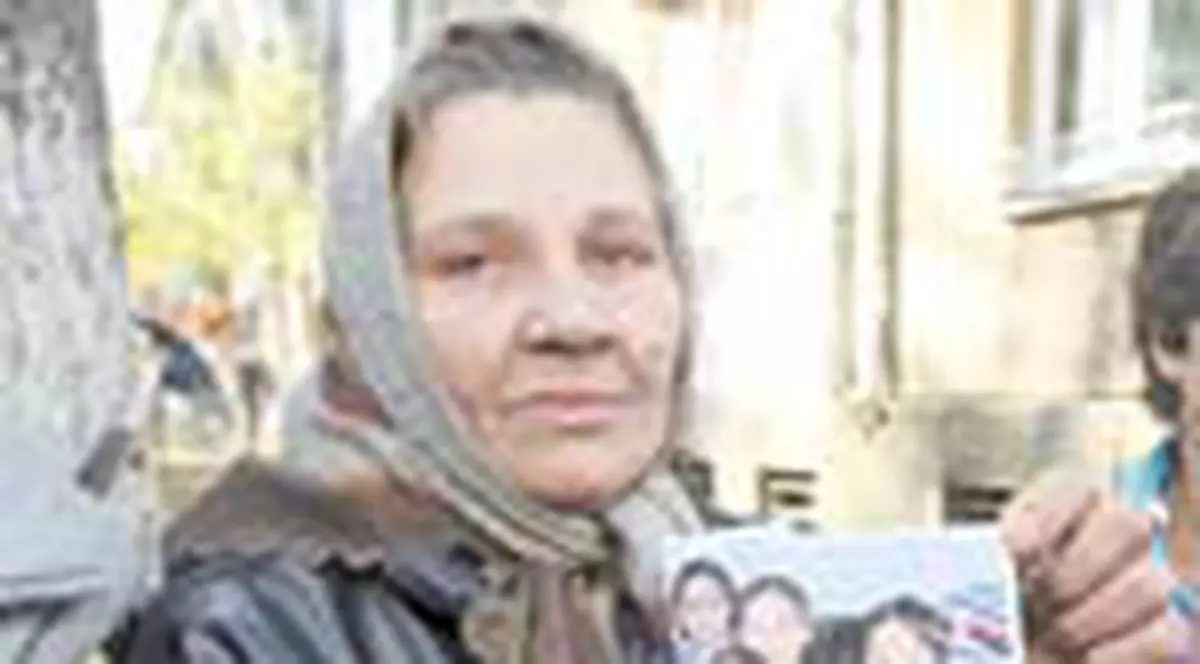 Cei 4 copii arsi de vii au fost adusi acasa