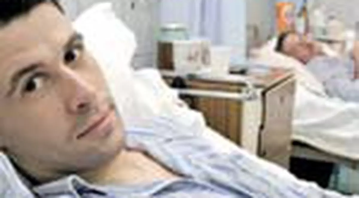 A trait 24 de ani cu fratele in stomac