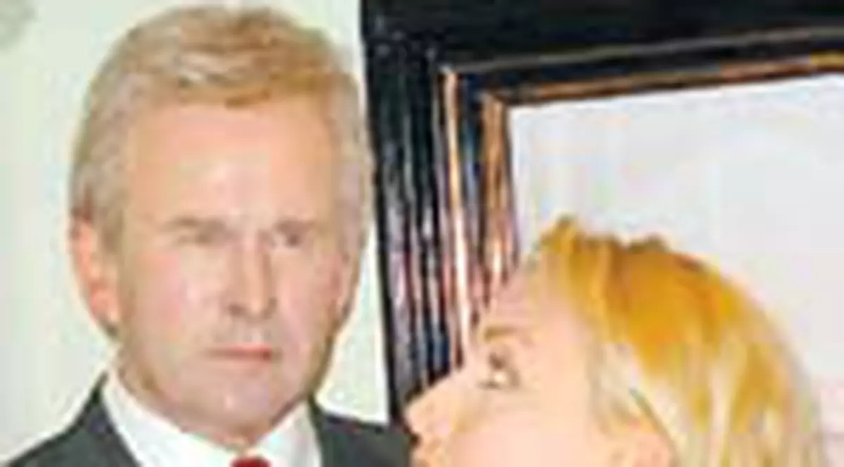 Adina Halas: sedinta foto la Muzeul figurilor de ceara din Amsterdam