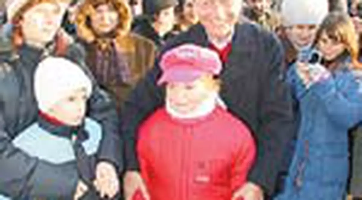 Basescu ar retrage trupele din Irak daca romanii i-ar cere-o