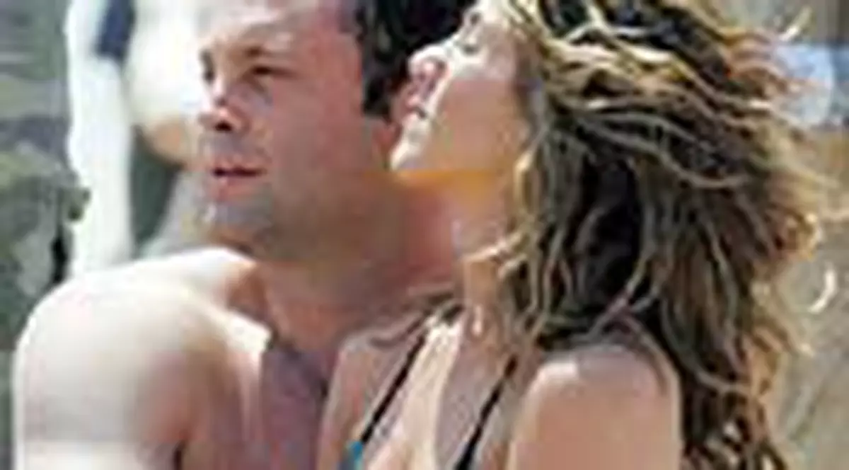 Jennifer s-a hotarat: il ia de sot pe Vince Vaughn si ii face un copil