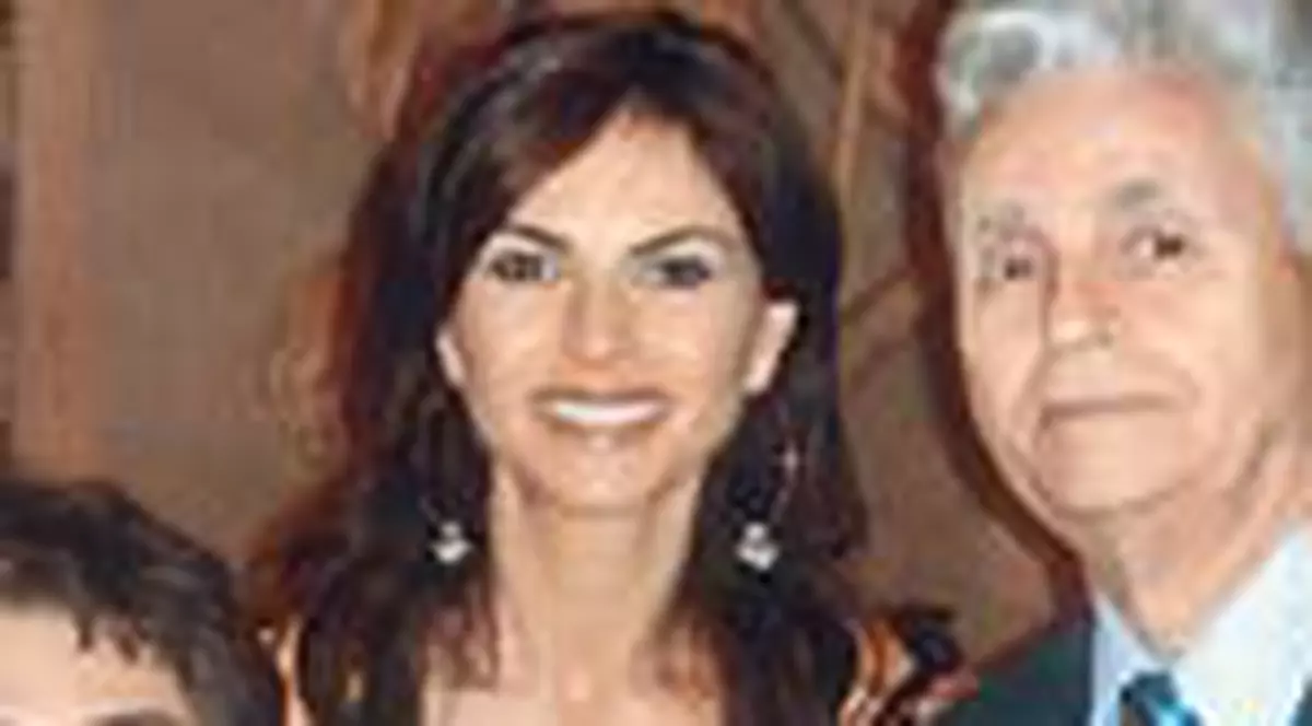 Ramona Badescu isi felicita parintii 