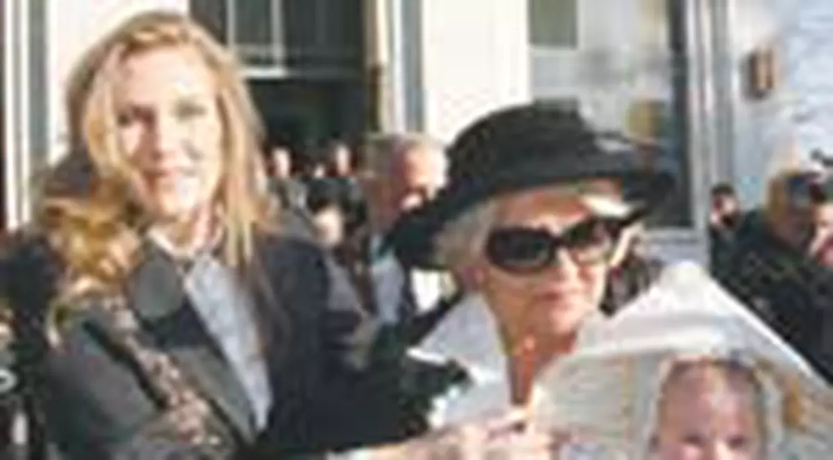 'Ne-au dat afara pentru botez'