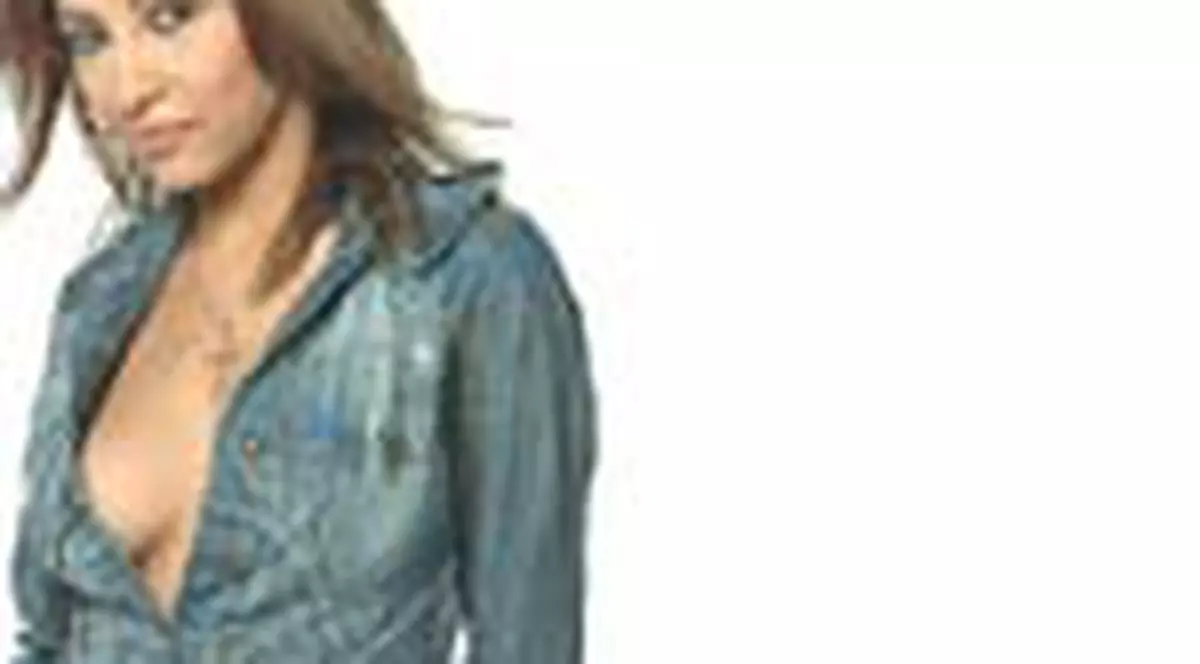 Andra se urca pe schiuri