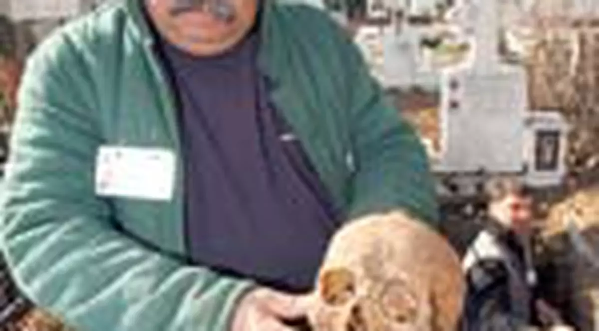 A ingropat 4.000 de oameni