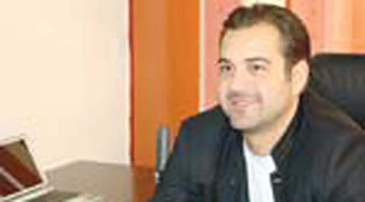 Zsolt isi  ridica un cartier de lux