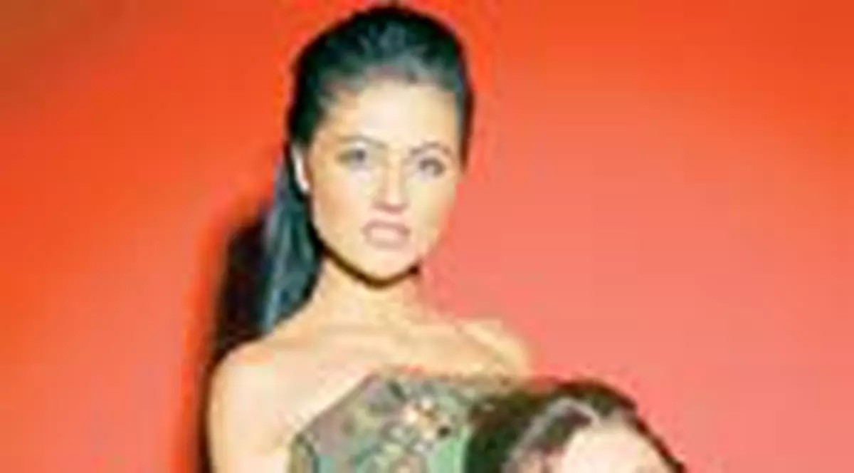 Dj Dolls mixeaza la Bucuresti