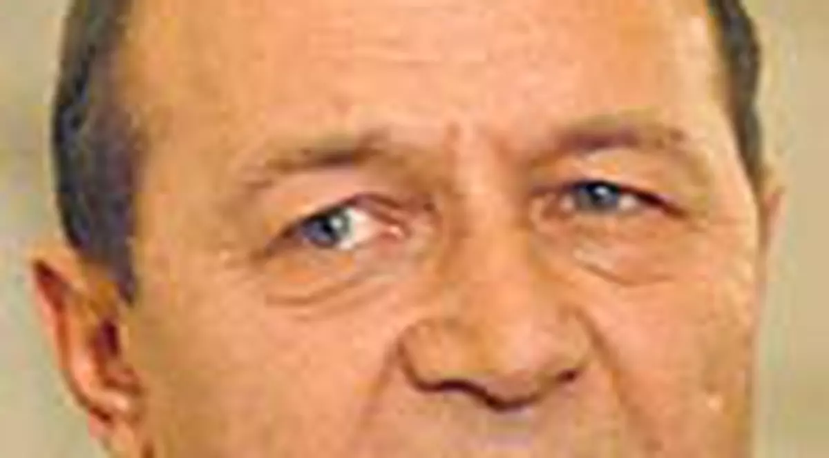 Basescu se ia din nou de Legislativ