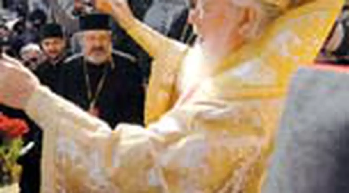 Sute de oameni i-au urat 'La multi ani!' Preafericitului Teoctist