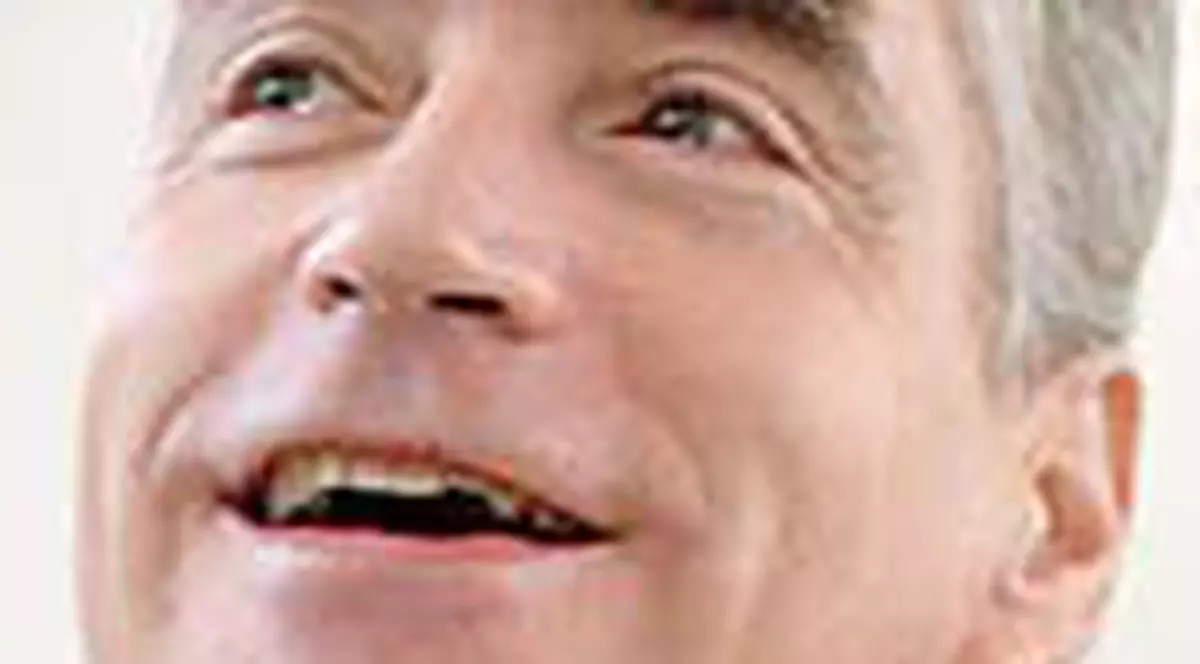 Seniorii, magnet pentru tinere