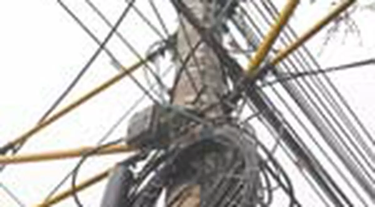 Trebuie ingropate 40.000 km de fire