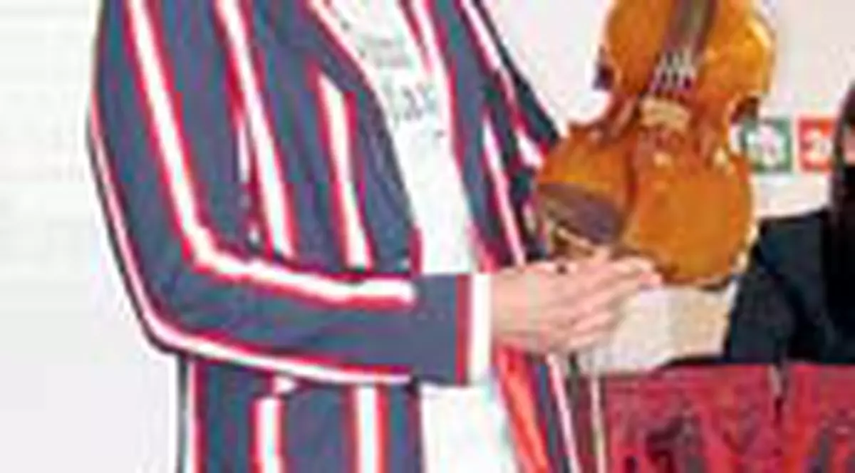 Vioara pazita de 34 de oameni