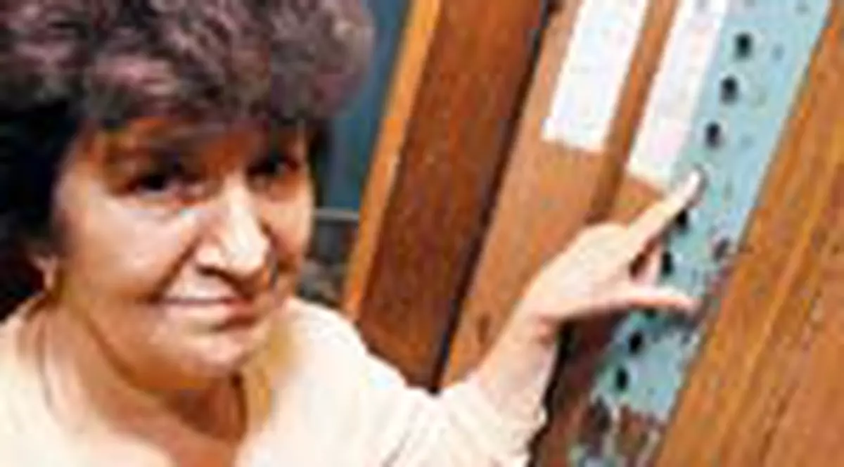 Si locatarii de la parter platesc liftul