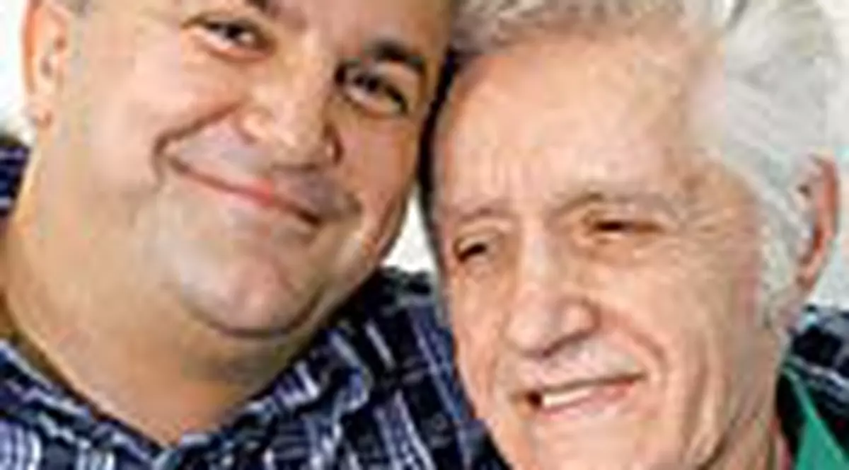 Axinte si Györfi au impartit cadouri batranilor saraci