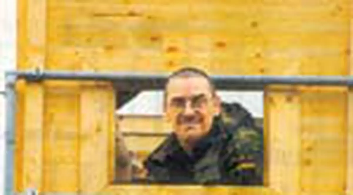 Are casa pe un stalp!