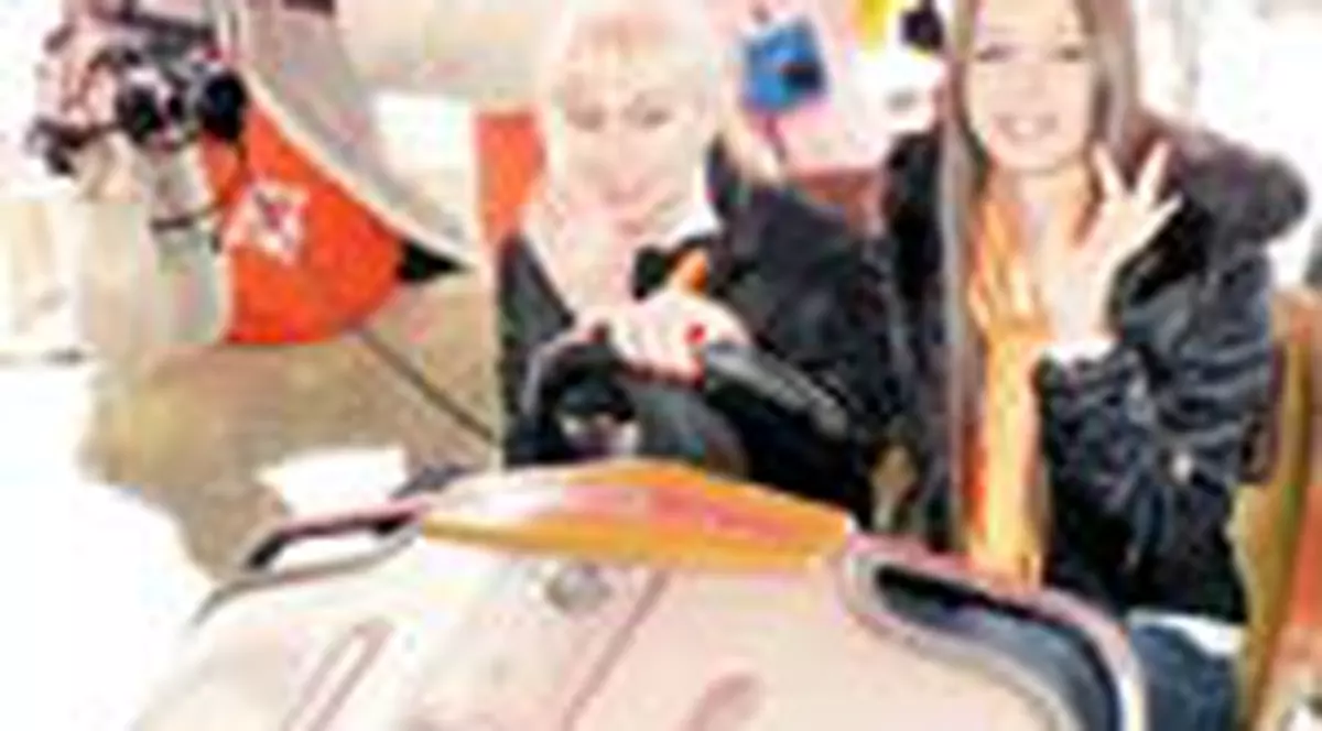 S-a dat cu masinuta!