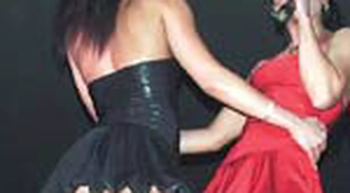 Cheeky Girls au aflat de 'Opik din Tecuci'