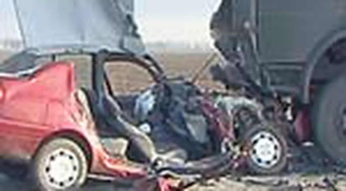 Trei persoane au murit in doua accidente rutiere