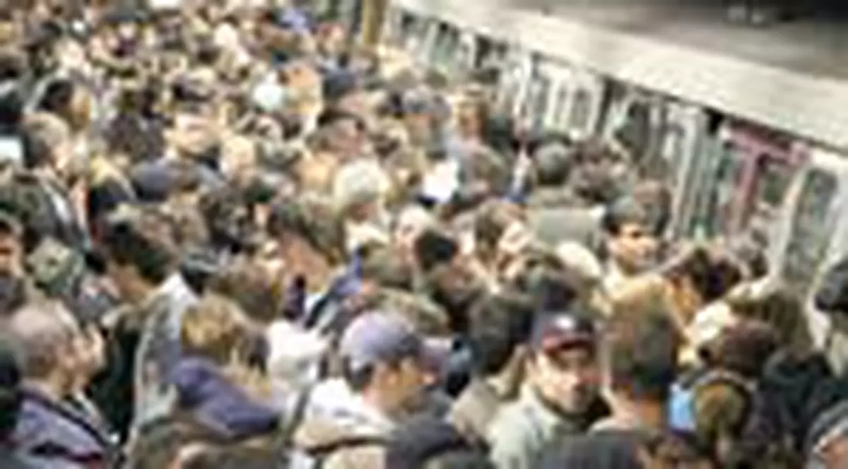 S-a aruncat in fata metroului