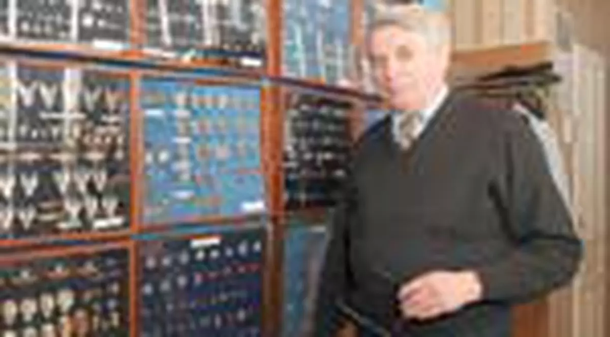 Are 1521 de insigne aviatice 