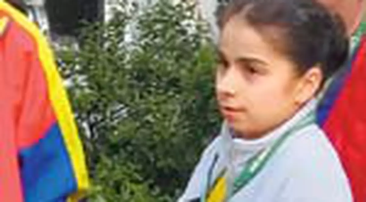 Aluissa Lacusteanu merge in carje