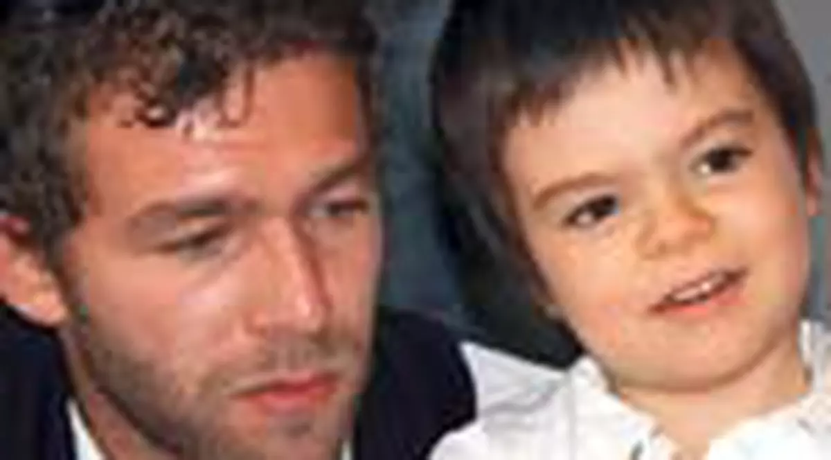 Lobby i-a facut cadou fiului sau un martian 