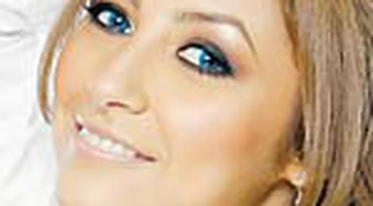 Andra canta in duet cu un italian