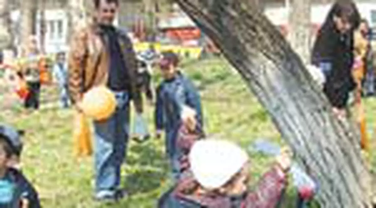 'Vanatoare' de oua rosii in Parcul Central din Cluj