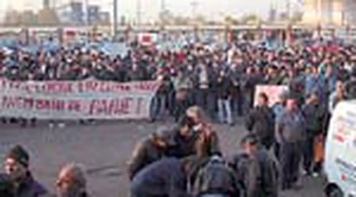 600 de siderurgisti de la Mittal Steel Galati, in greva generala