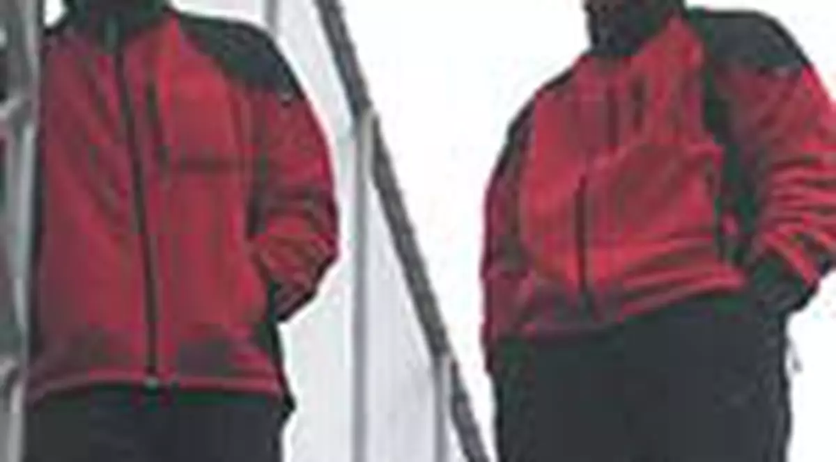 Alpinistii din parcare coboara azi de pe cub