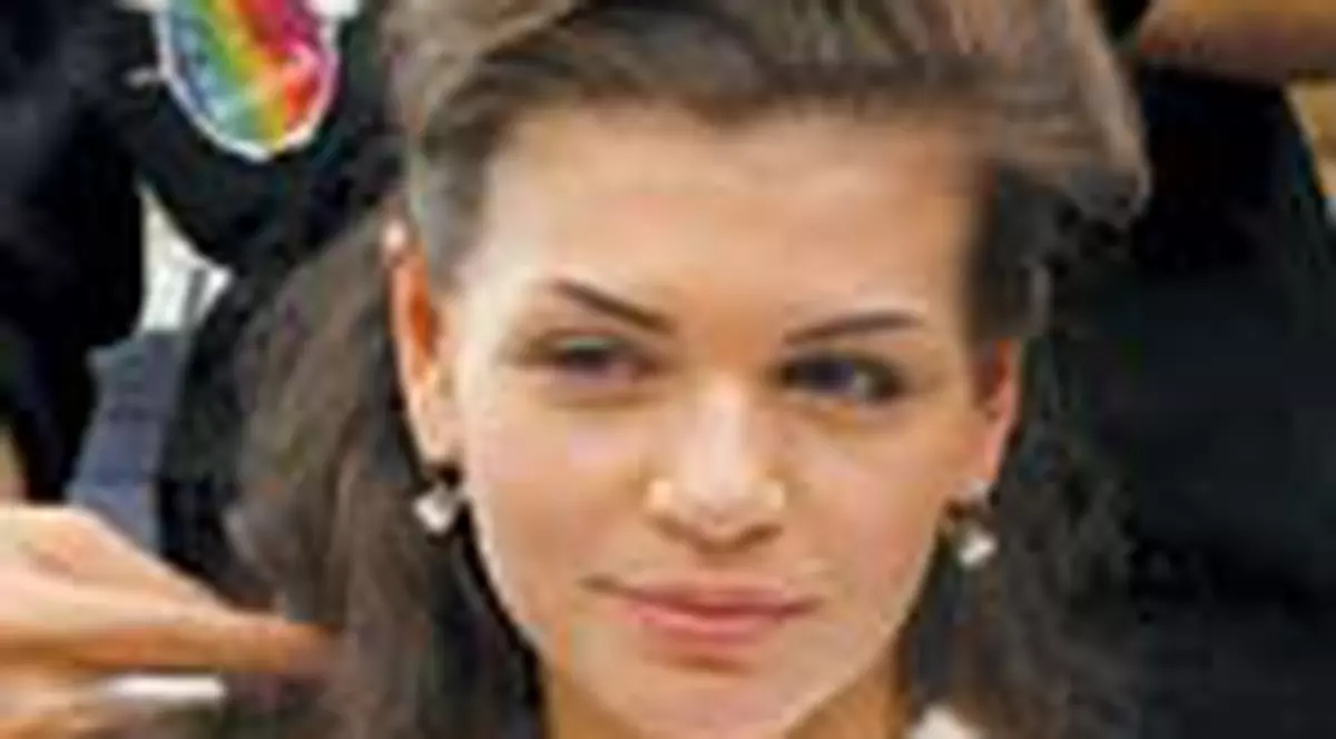 O copiaza pe Angelina