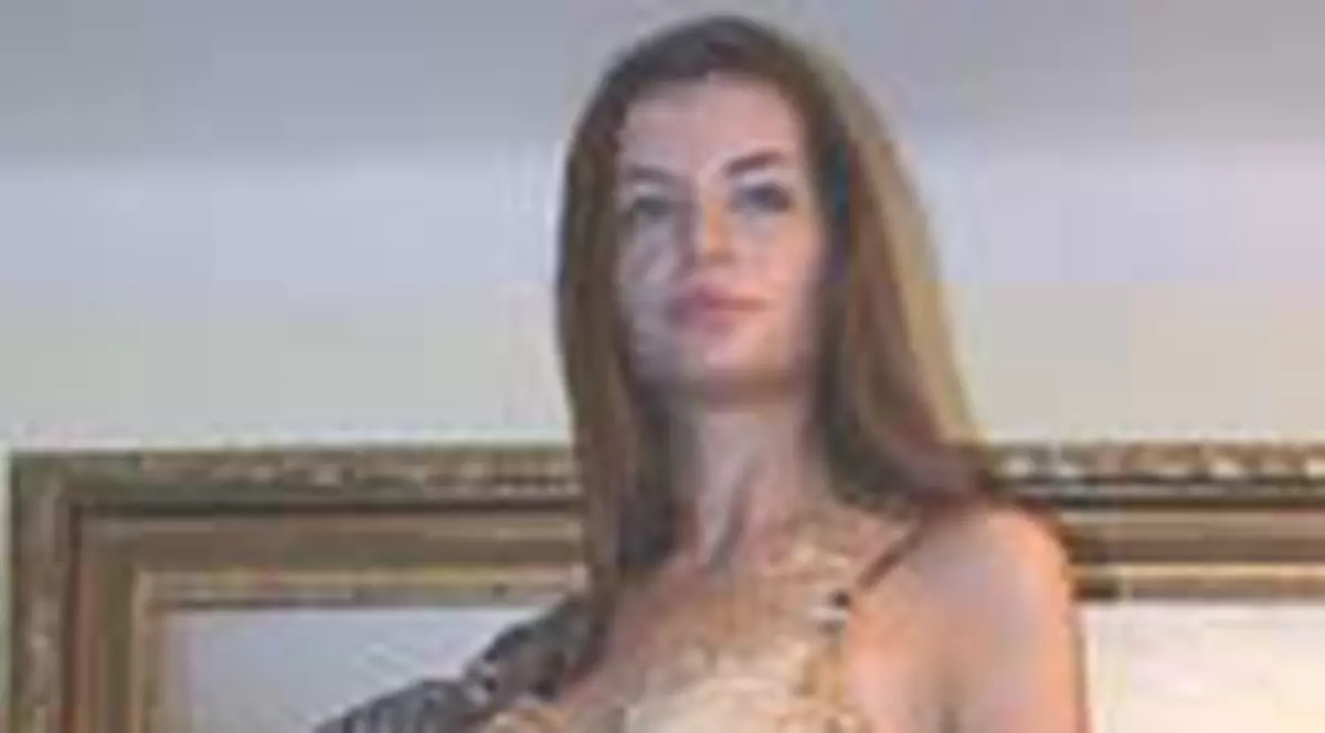 Asa se va imbraca Monica la botez