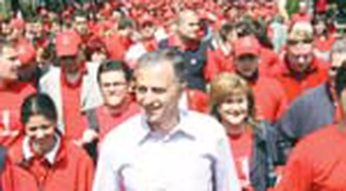 Basescu, 'lovit' cu mici si bere