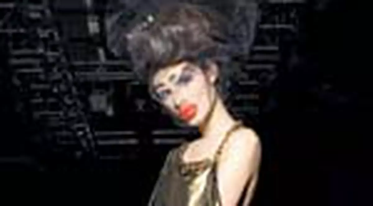 Cine are curaj s-o pupe?