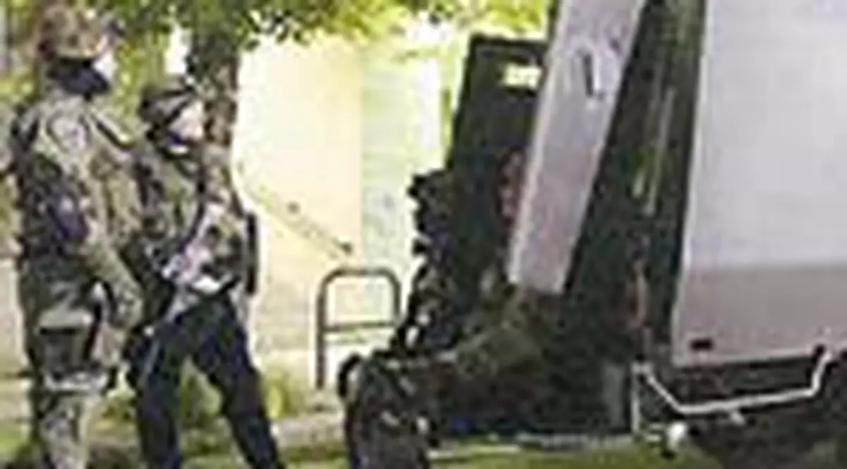 Patru oameni impuscati de un lunetist 