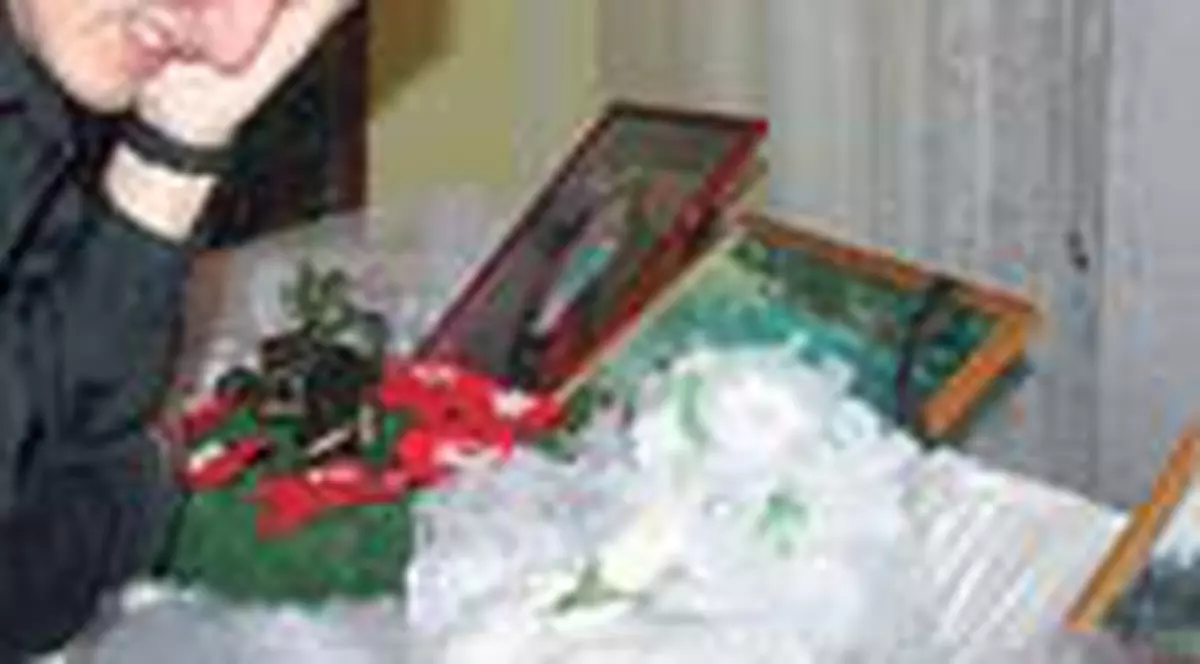 Tanara strivita de caramizi, inmormantata 