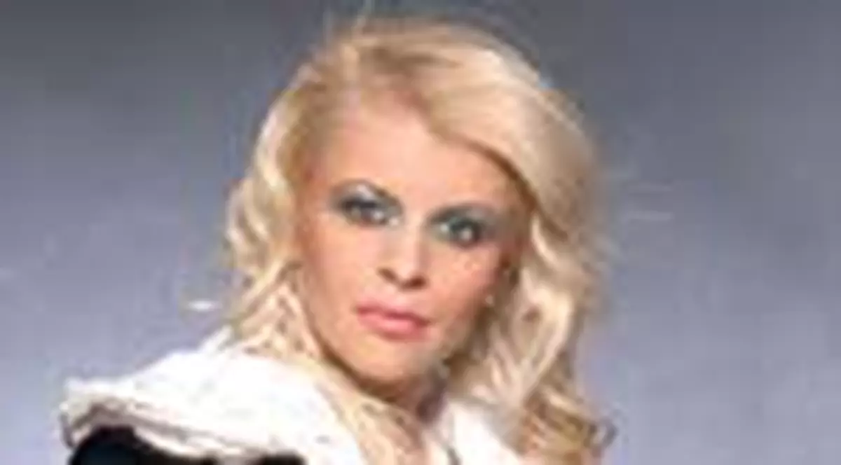 Sanda Ladosi si-a dat baietelul la inot