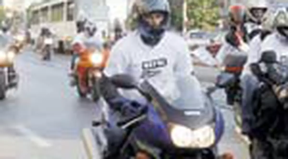 Miting pro Basescu pe motoare