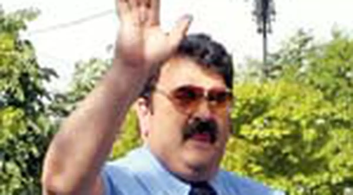 Politistul care l-a agresat pe fotoreporterul Libertatii, demis