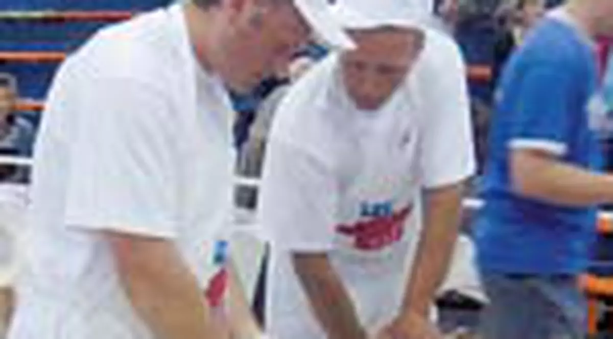 Bucatarii s-au intrecut la 'Parada Carnatilor'