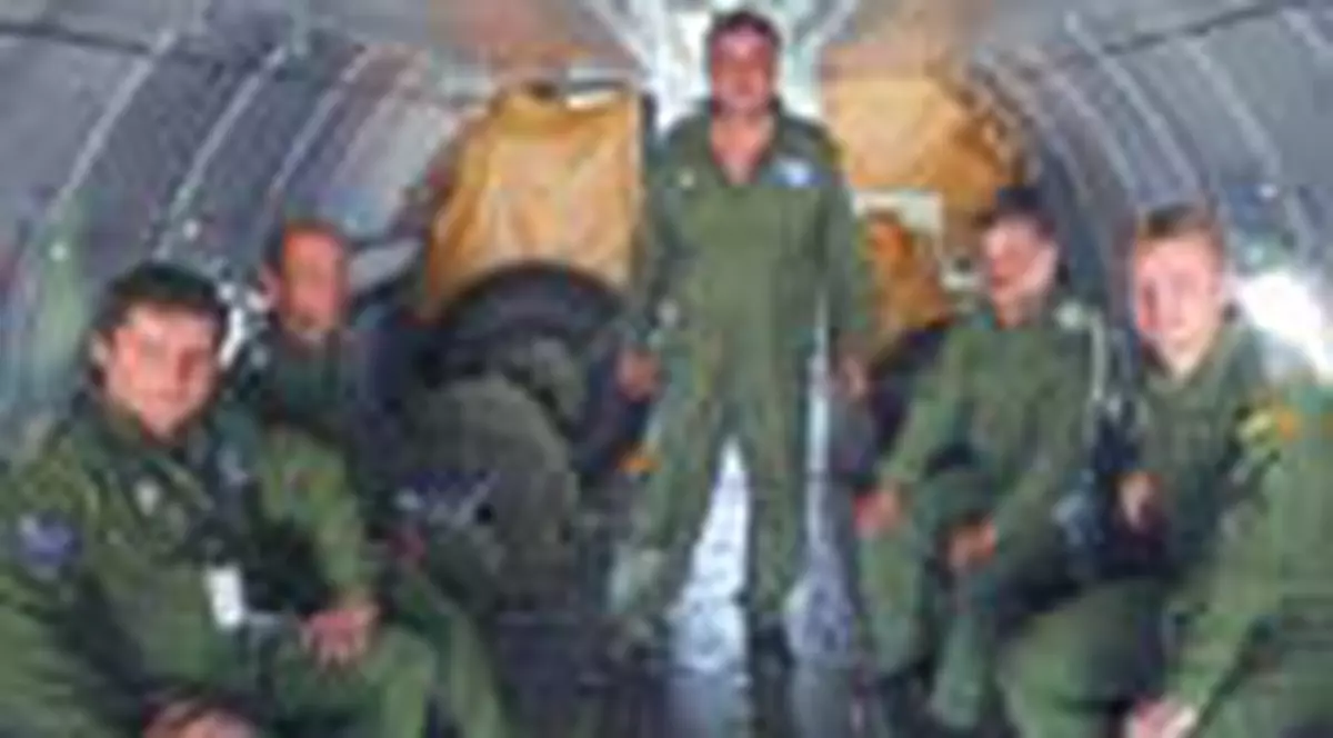 Salveaza vieti cu avionul militar