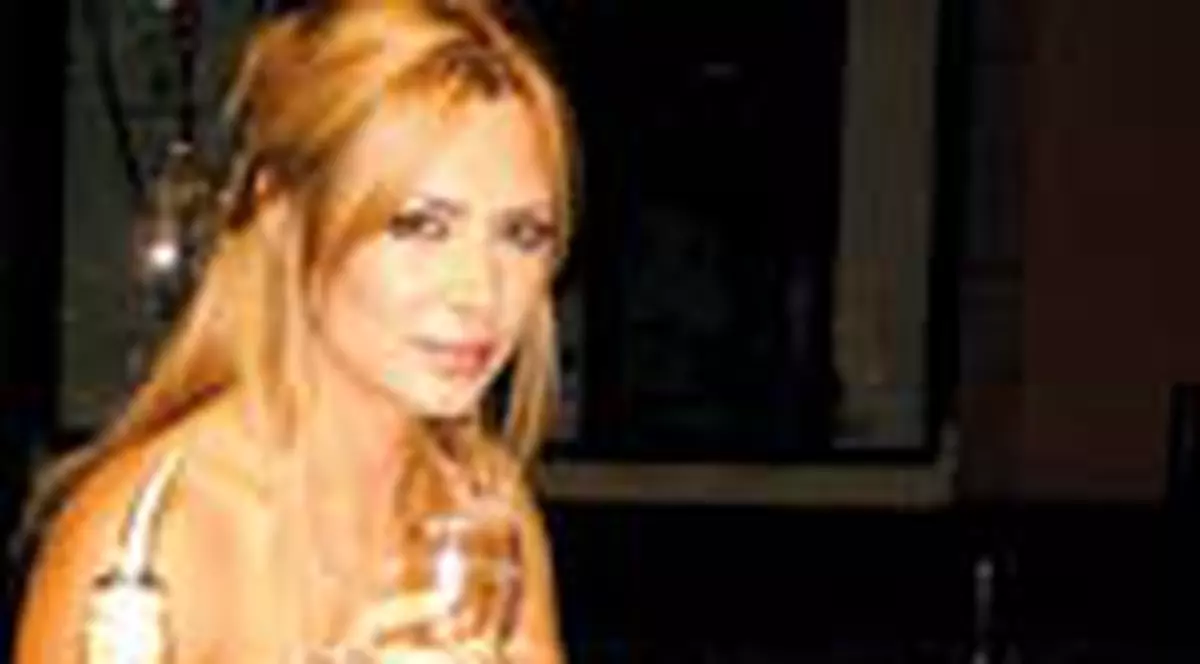 Isi deschide centru de frumusete