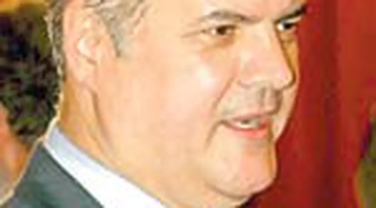 Nastase a primit o cana, o servieta si un tricou