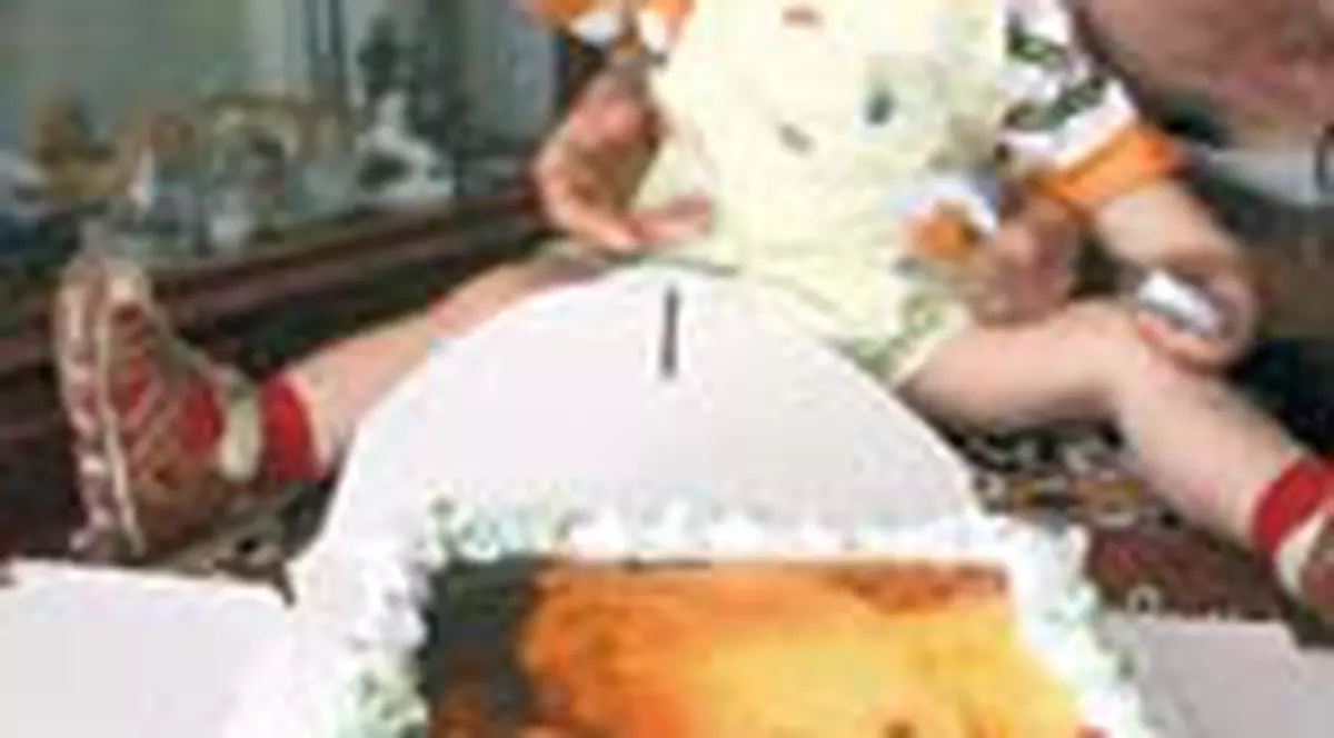 Andrei, asteptat cu tort acasa